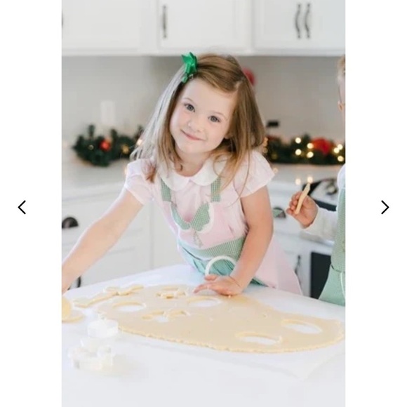 PROPER PEONY PINK / GREEN CHRISTMAS TREE NOEL APRON - CHILD - Picture 2 of 6